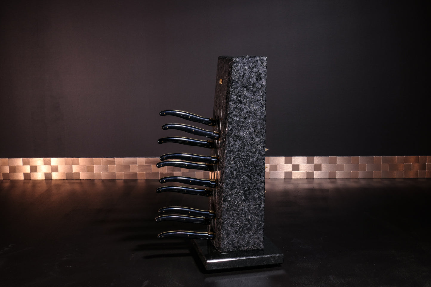 Messerblock aus Nero Impala | Big Diamond Cut