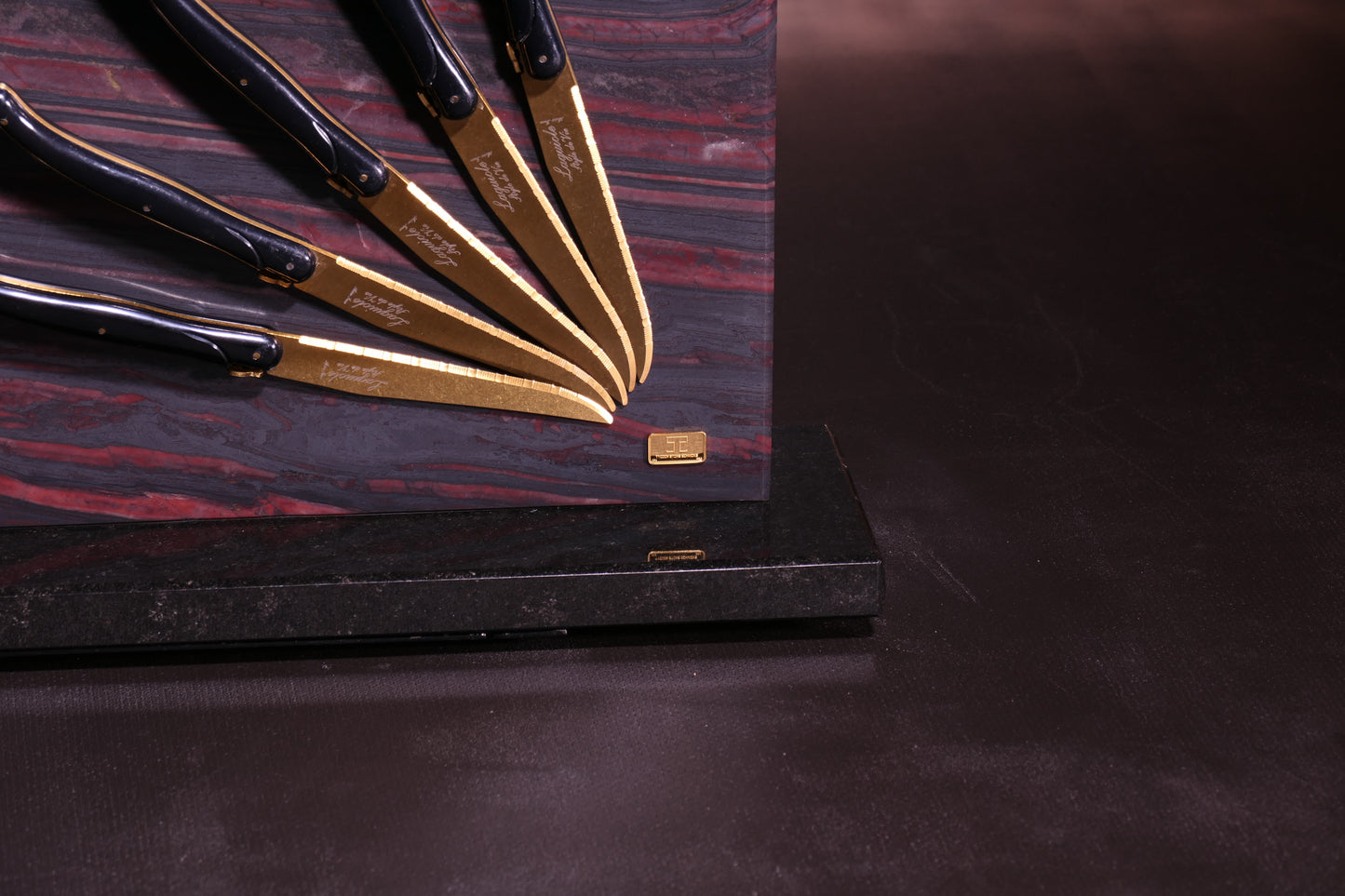 Messerblock aus Iron Red | Diamond Cut