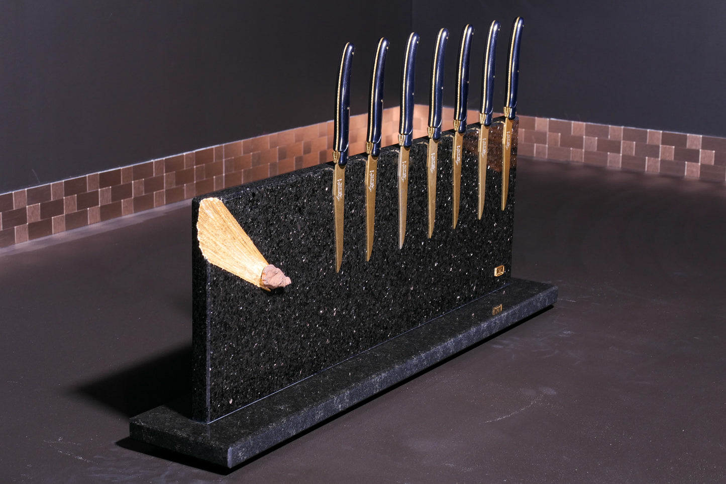 Messerblock aus Star Galaxy Gold mit Meteoriten und vergoldeten Meteoritenschweif
