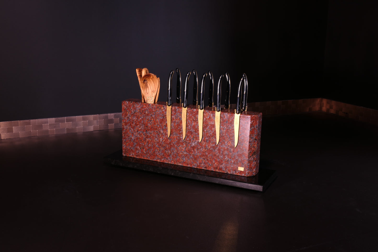 Knife block made of Goth Red | Big Diamond Cut