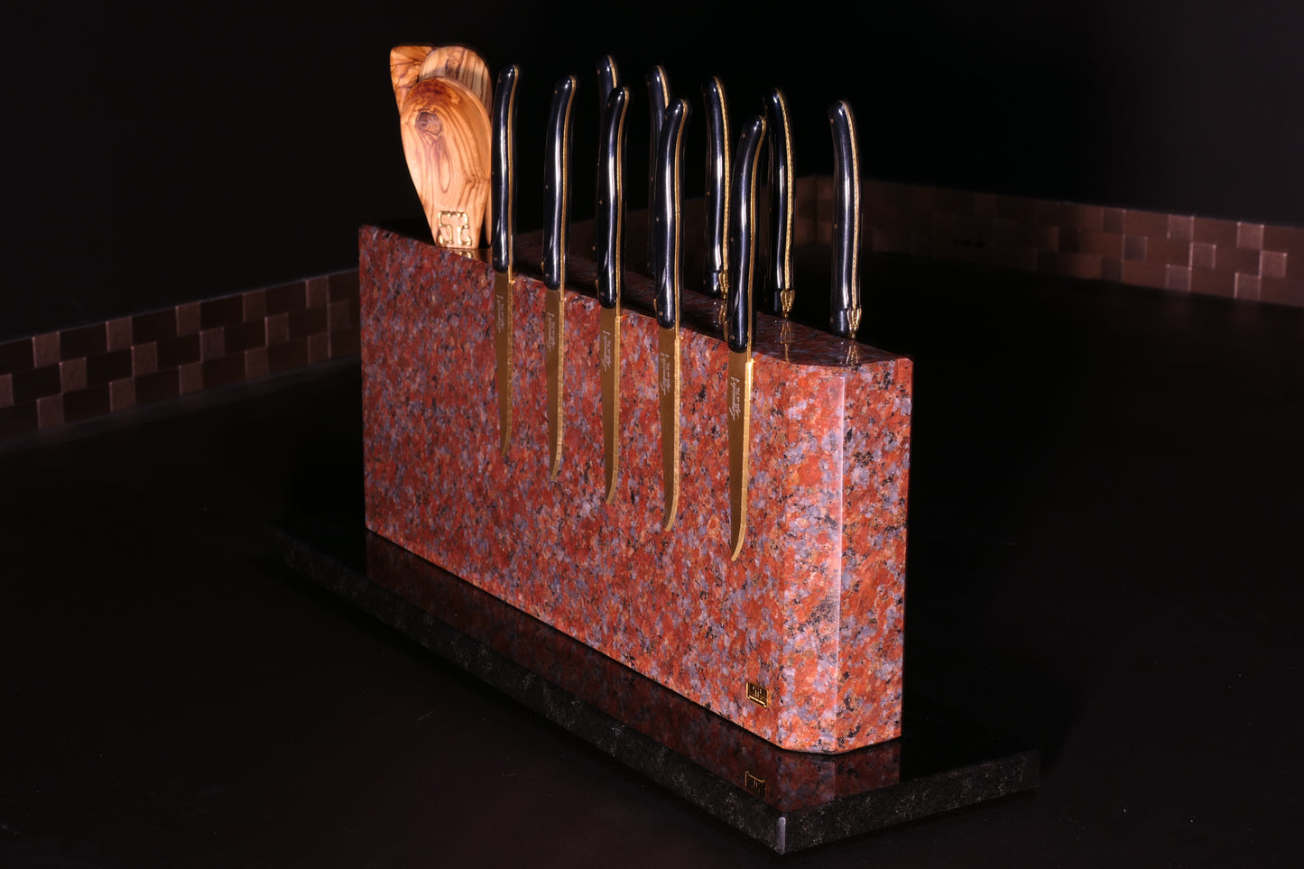 Knife block made of Goth Red | Big Diamond Cut