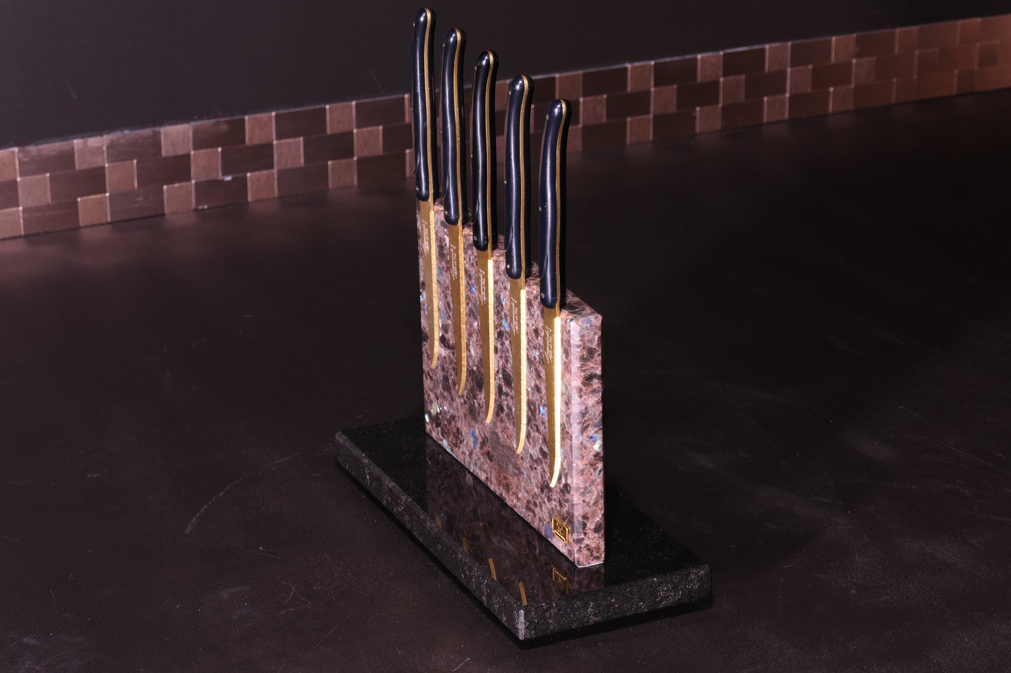 Labrador Antique Knife Block | Diamond Cut