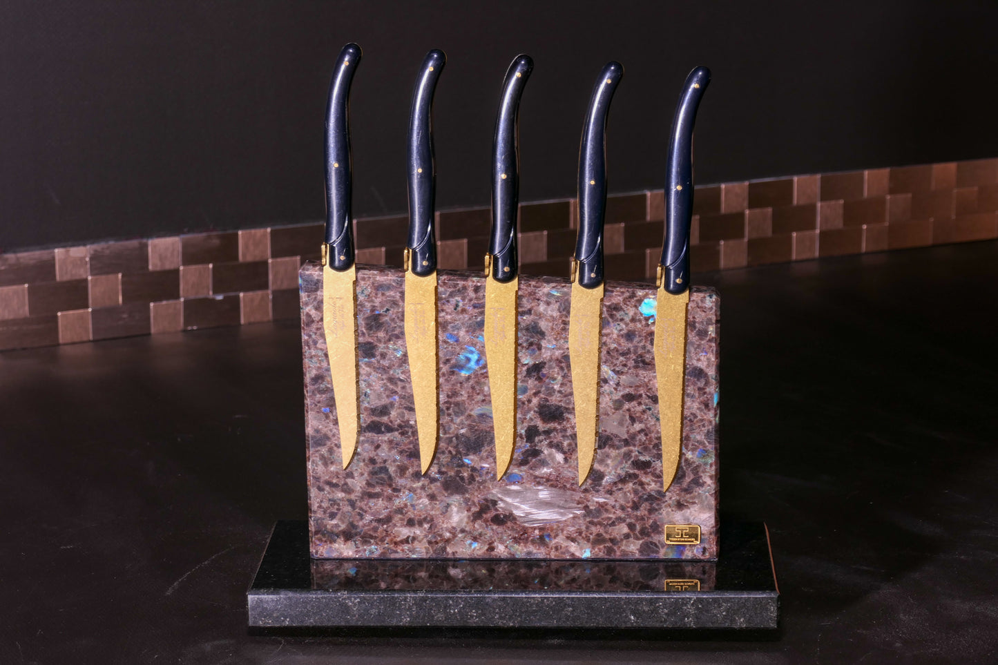 Labrador Antique Knife Block | Diamond Cut