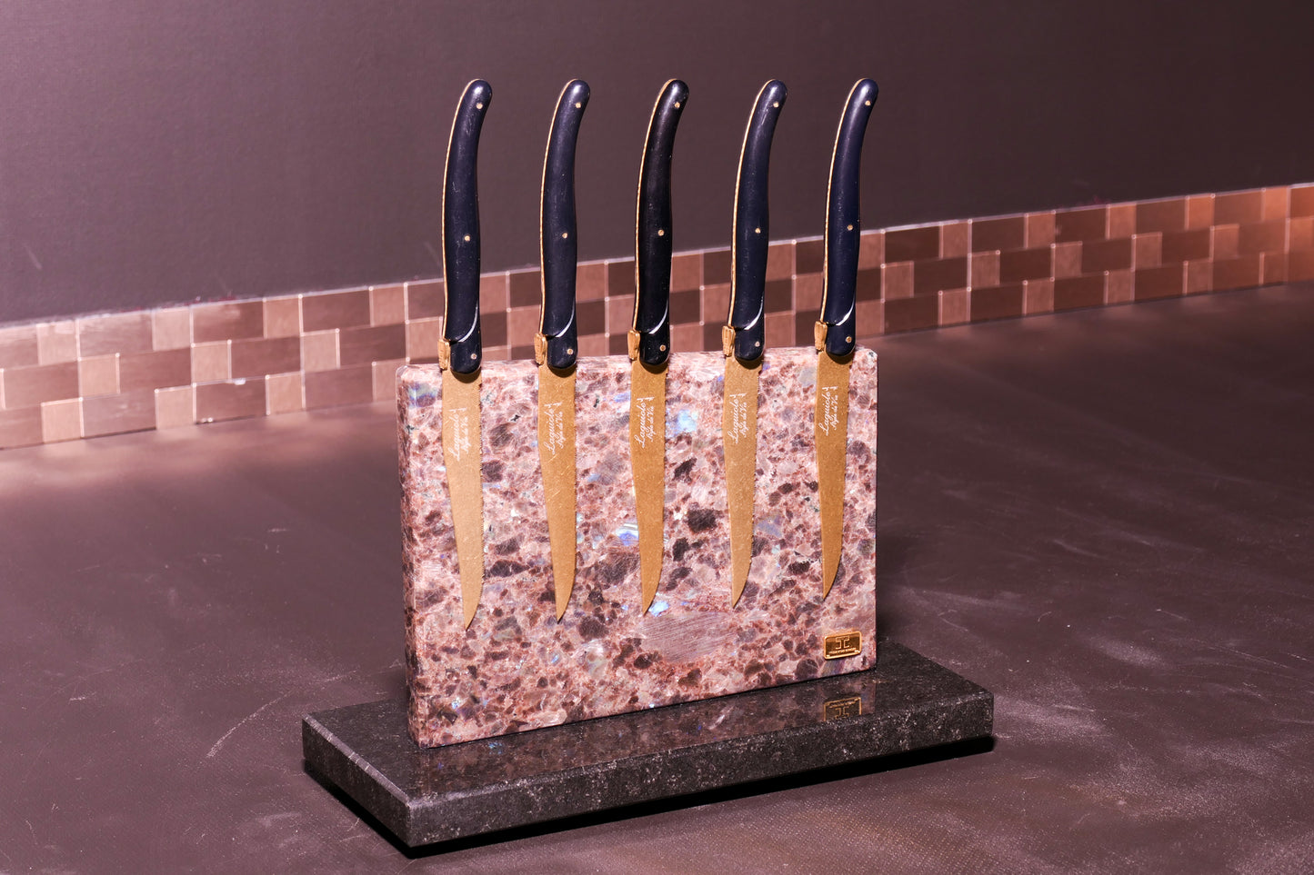 Labrador Antique Knife Block | Diamond Cut