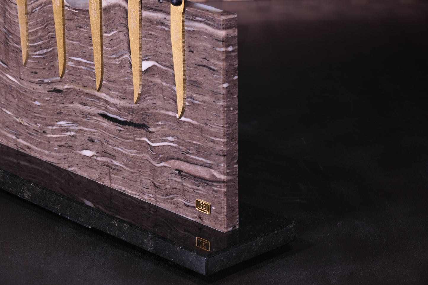 Knife block made of Brown Silk | Diamond cut