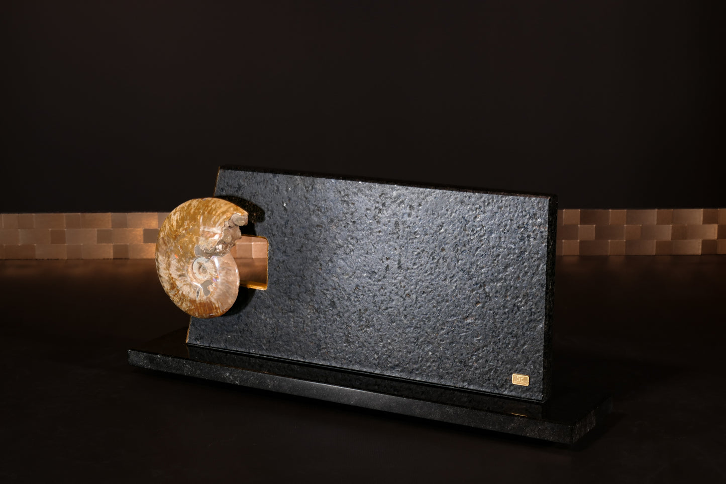 Knife block made of Nero Impala with gold plating and an ammonite