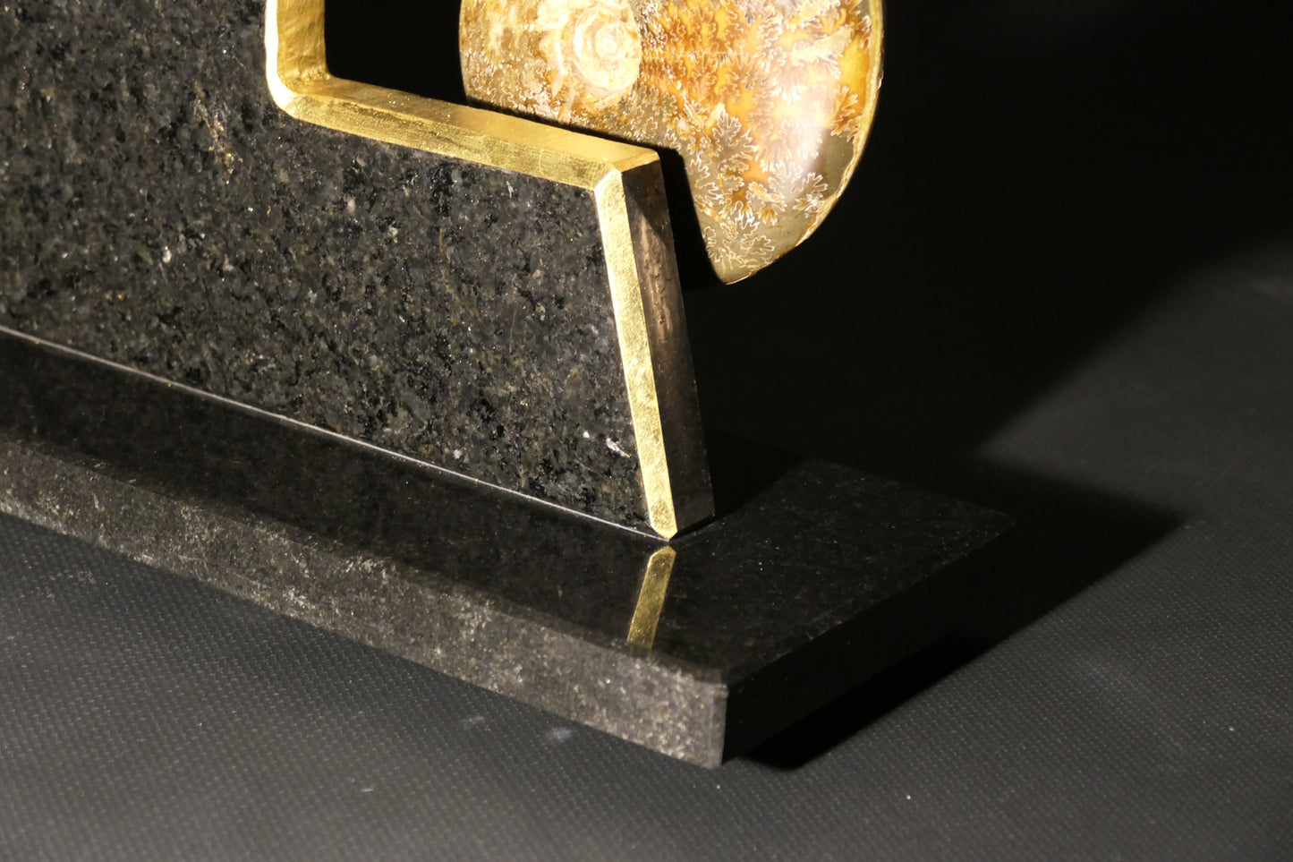 Knife block made of Nero Impala with gold plating and an ammonite