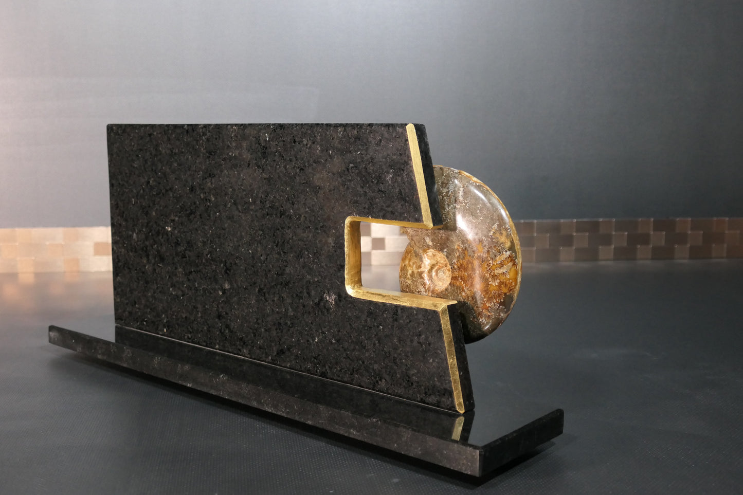 Knife block made of Nero Impala with gold plating and an ammonite