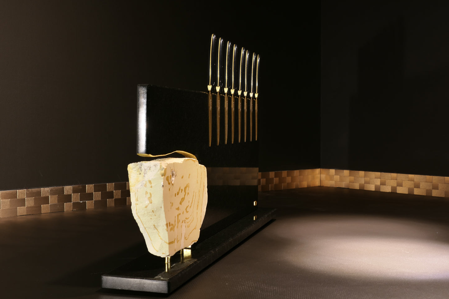 Knife block made of Nero Assoluto with Jura Yellow chunks