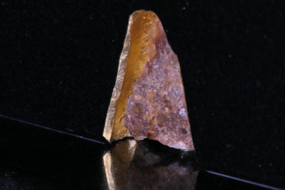 Knife block made of Nero Assoluto brushed with calcite crystal