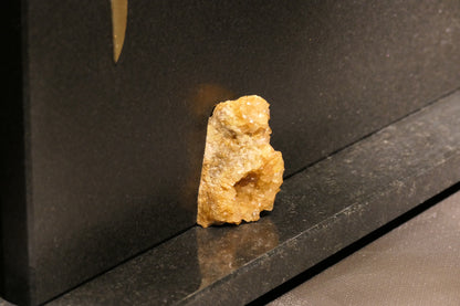 Knife block made of Nero Assoluto brushed with calcite crystal