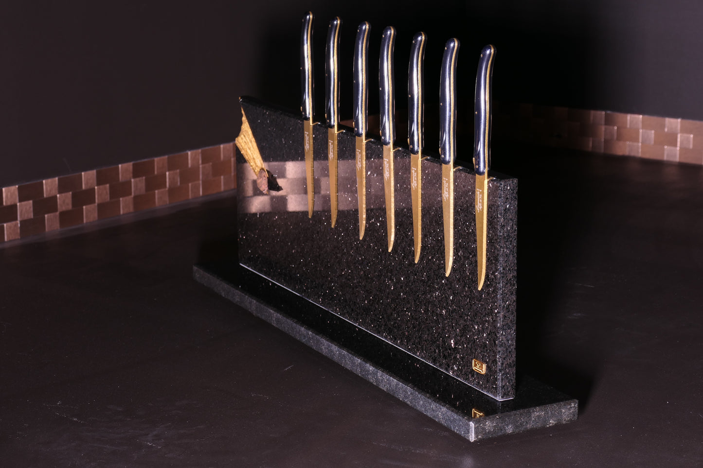 Star Galaxy Gold knife block with meteorites and gold-plated meteorite tail