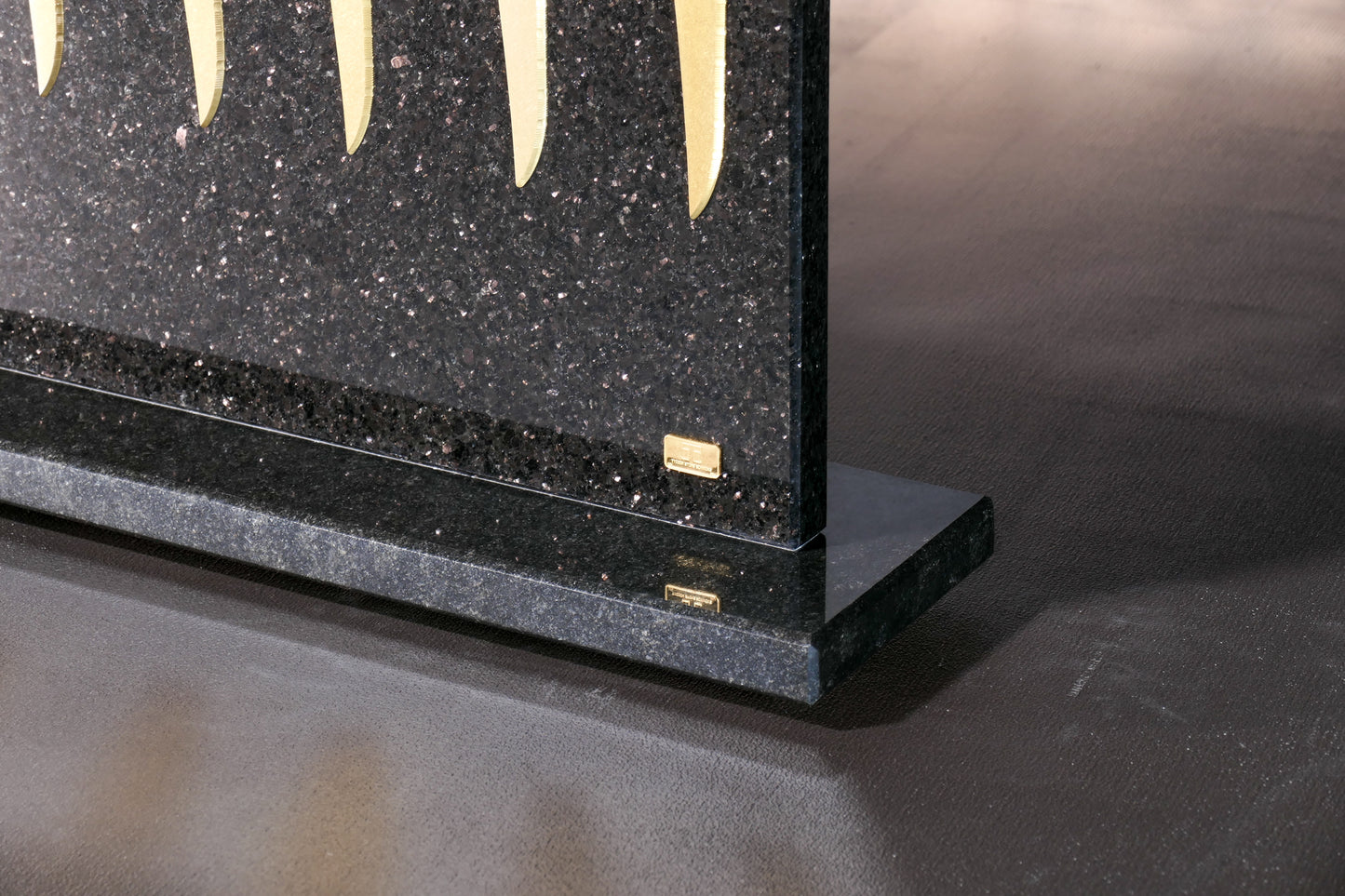 Star Galaxy Gold knife block with meteorites and gold-plated meteorite tail