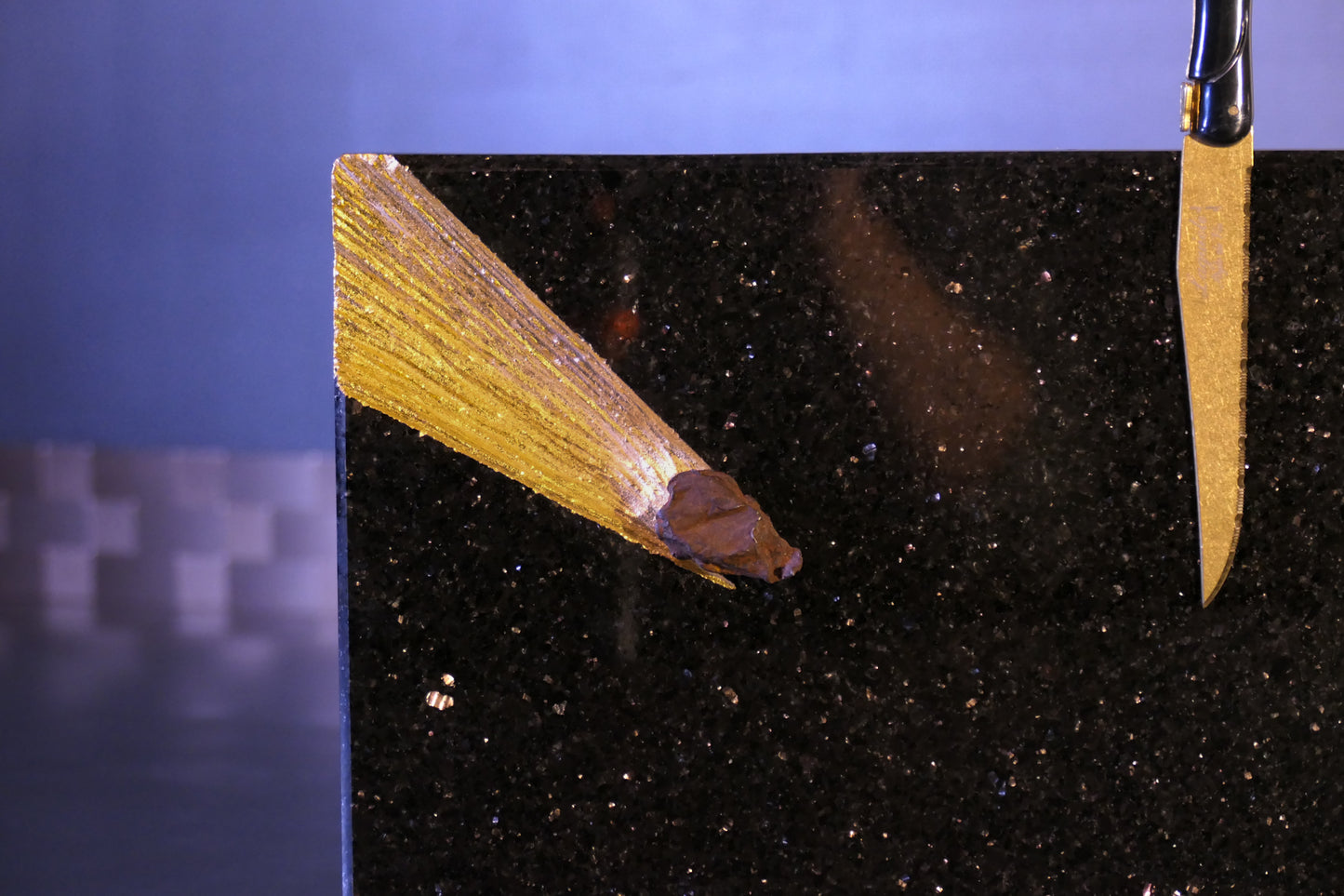 Star Galaxy Gold knife block with meteorites and gold-plated meteorite tail