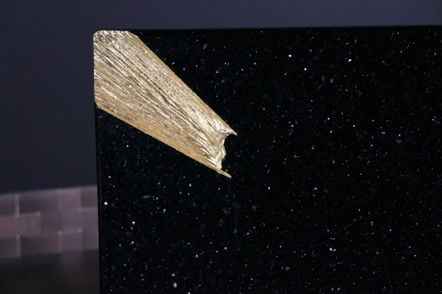 Messerblock aus Star Galaxy Gold mit Meteoriten und vergoldeten Meteoritenschweif