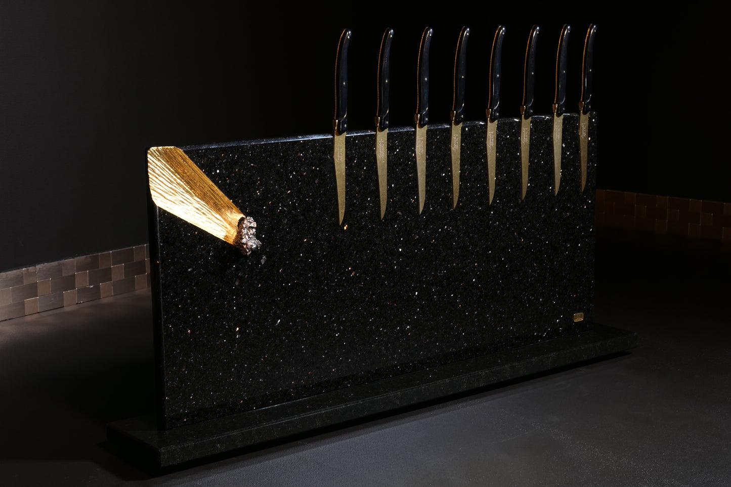 Star Galaxy Gold knife block with meteorites and gold-plated meteorite tail