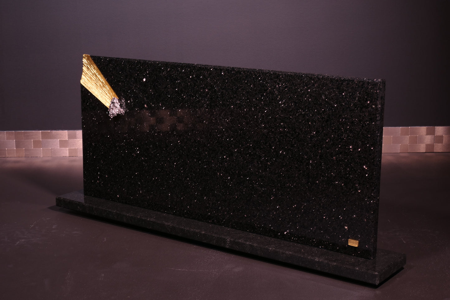 Messerblock aus Star Galaxy Gold mit Meteoriten und vergoldeten Meteoritenschweif